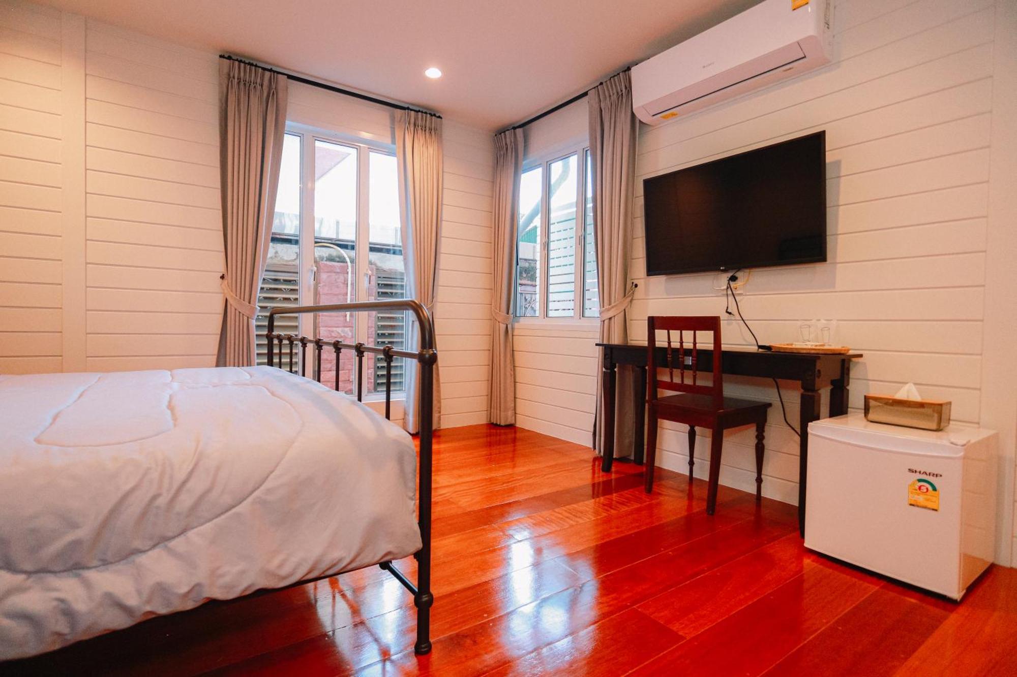 Chertel Poshtel Ban Chamun 外观 照片