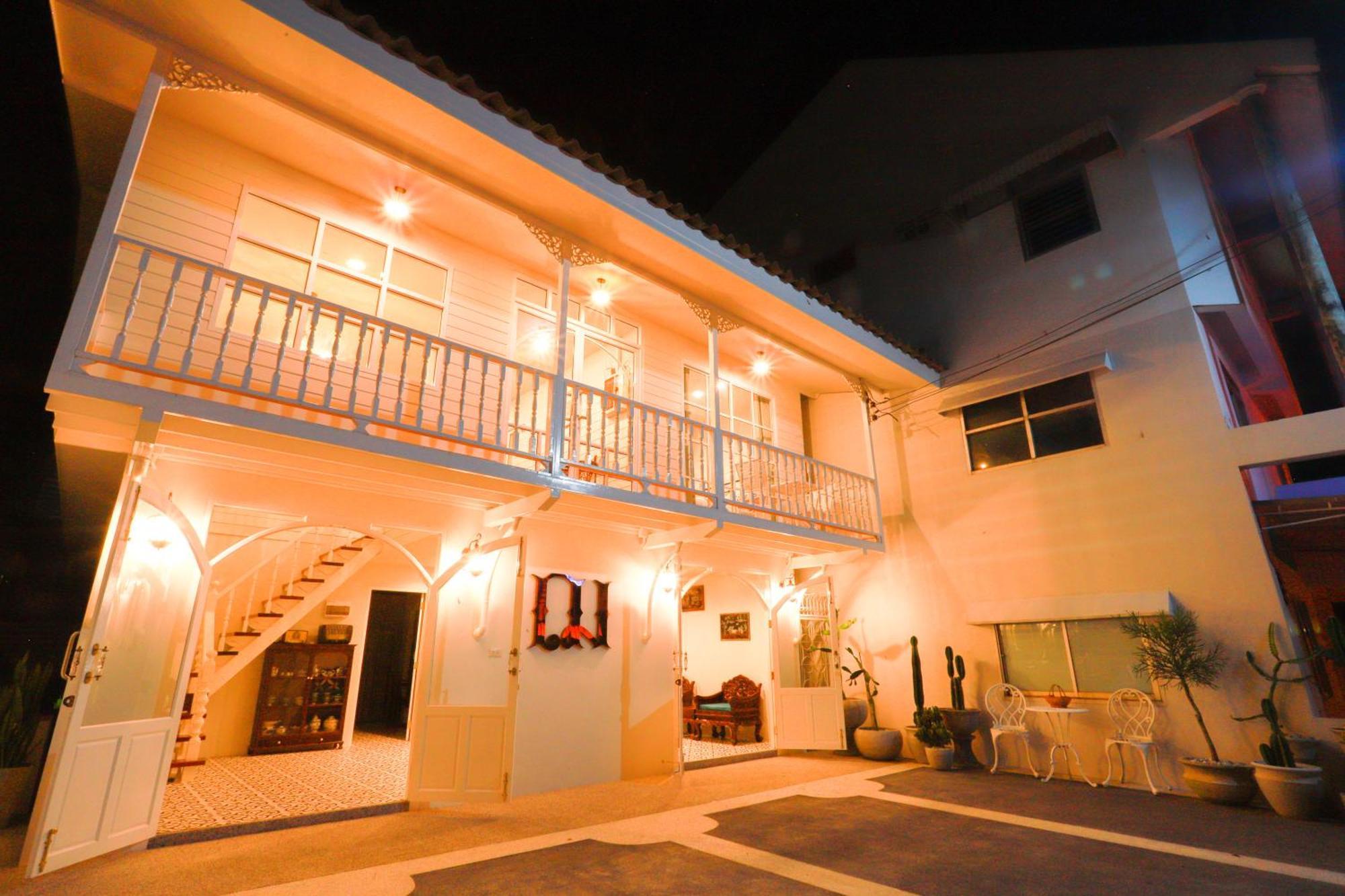 Chertel Poshtel Ban Chamun 外观 照片